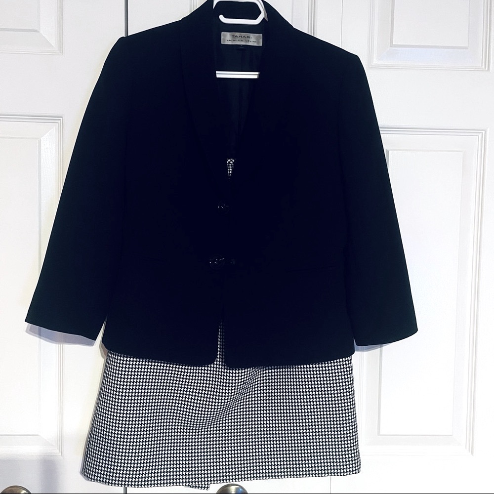 Tahari 2-pc suit, black dress jacket, and skirt, knee length, classy, size 4